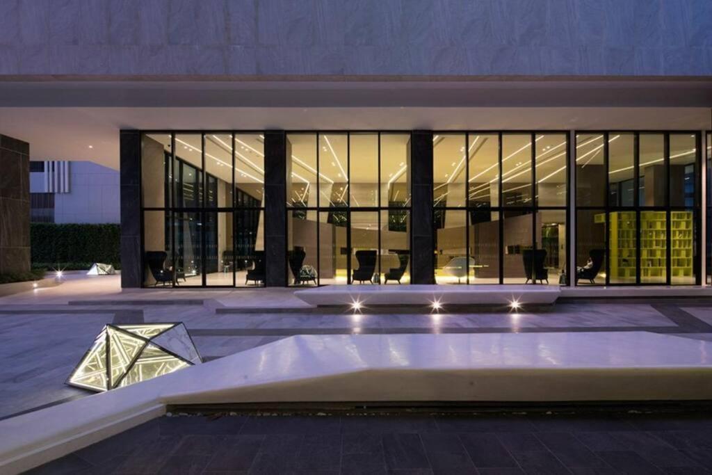 Apartemen The Base Center Of Rooftop Swimming Pool *