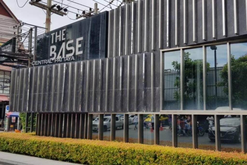 The Base Center Of Rooftop Swimming Pool Pangsapuri Pattaya