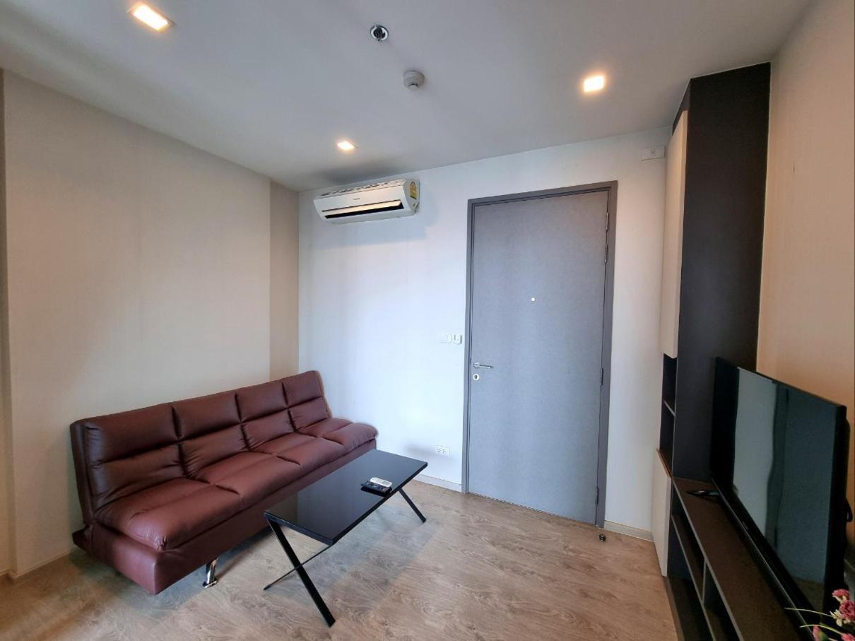 The Base Center Of Rooftop Swimming Pool Apartemen *