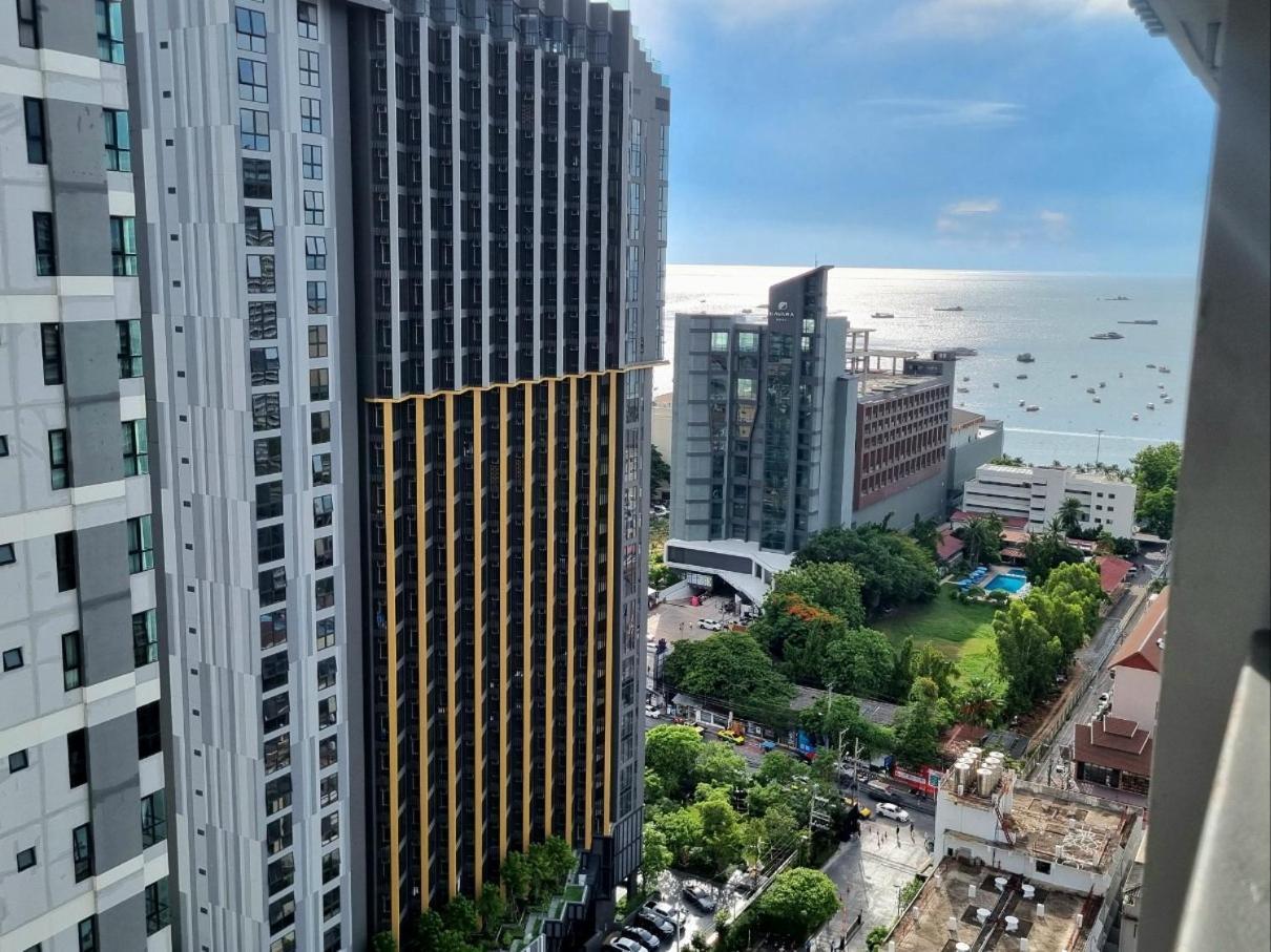 The Base Center Of Rooftop Swimming Pool Pangsapuri Pattaya
